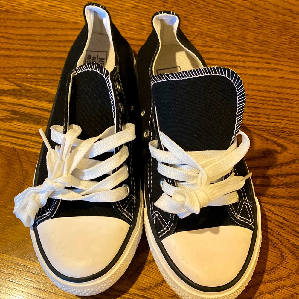 Mutuoni black fashion shoes, size 40 (8.5) without tags